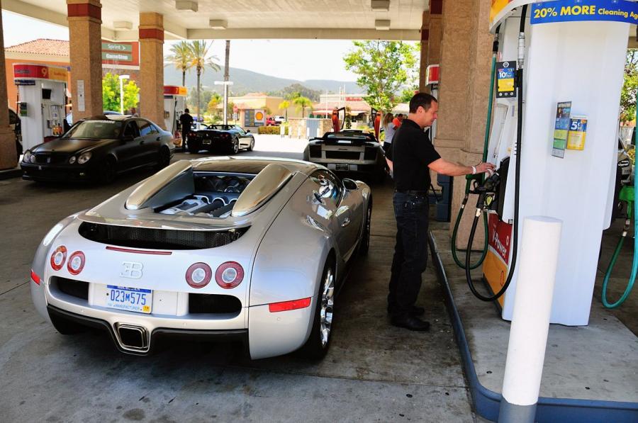  Bugatti Veyron 16.4 Grand Sport 2012 года  (фото 32 из 46)
